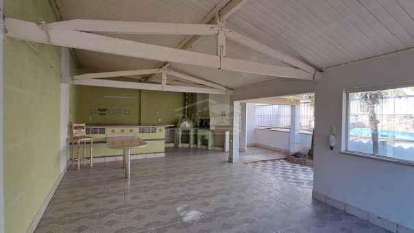 CASA COM PISCINA - MUARAMA
