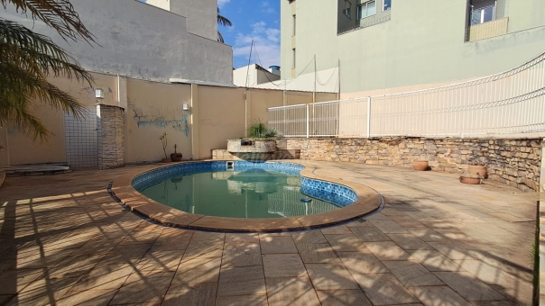 CASA COM PISCINA - MUARAMA