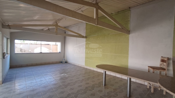 CASA COM PISCINA - MUARAMA