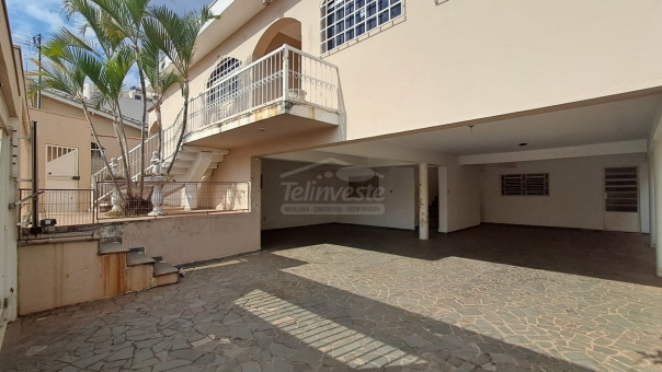CASA COM PISCINA - MUARAMA