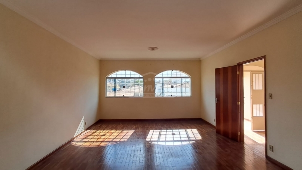 CASA COM PISCINA - MUARAMA