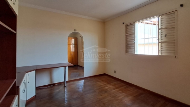 CASA COM PISCINA - MUARAMA