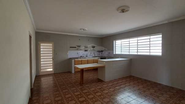 CASA COM PISCINA - MUARAMA