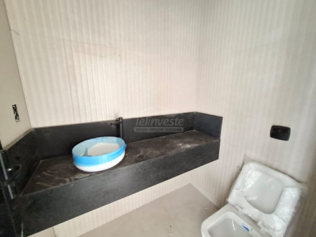 CASA NO BAIRRO AROEIRAS