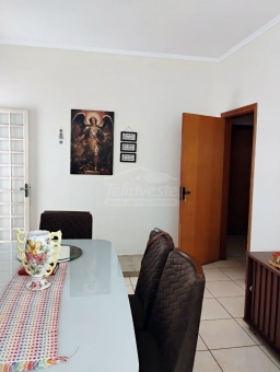 CASA A VENDA - CENTRO