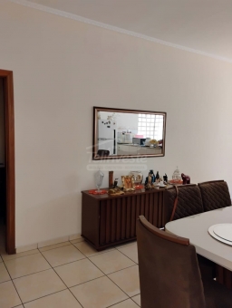 CASA A VENDA - CENTRO