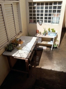 CASA A VENDA - CENTRO