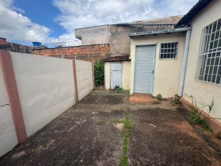 CASA A VENDA - CENTRO
