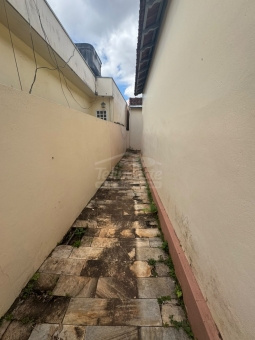 CASA A VENDA - CENTRO