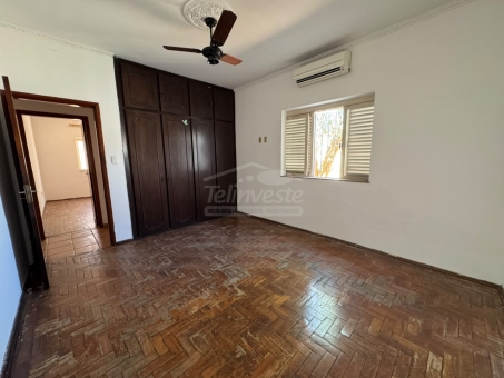Casa &agrave; venda Centro Passos MG