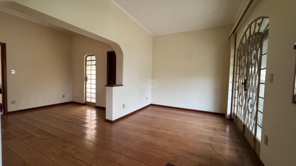 Excelente Casa a venda no Centro 