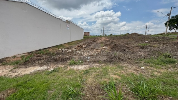 LOTE DE ESQUINA A VENDA NO MIRANTE DO VALE