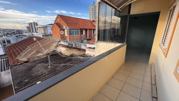 CASA A VENDA - CENTRO