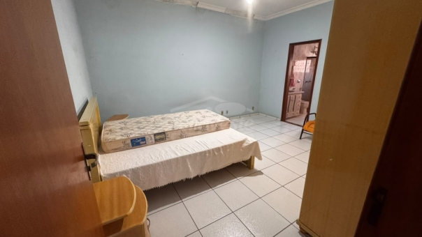 CASA A VENDA - CENTRO