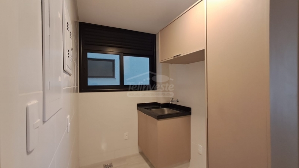 EXCELENTE APARTAMENTO CENTRAL - COM 3 SU&Iacute;TES E PREDIO COM ELEVADOR