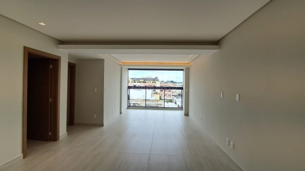 EXCELENTE APARTAMENTO CENTRAL - COM 3 SU&Iacute;TES E PREDIO COM ELEVADOR