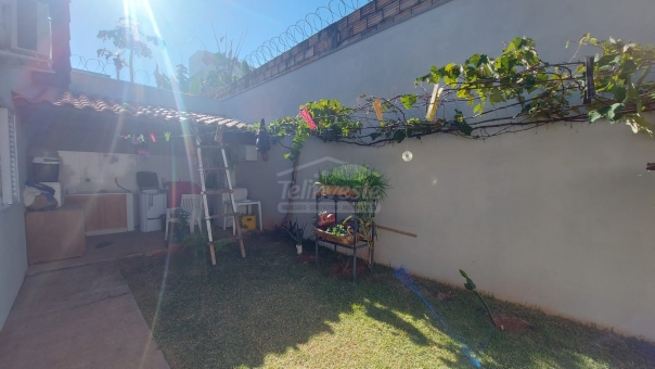 CASA NO JARDIM CANADA
