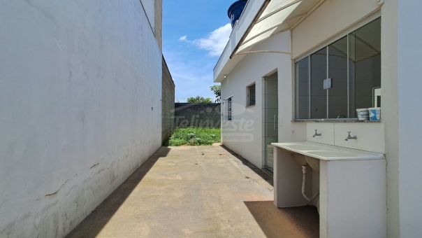 CASA COM MOBILIA - NOVA PASSOS
