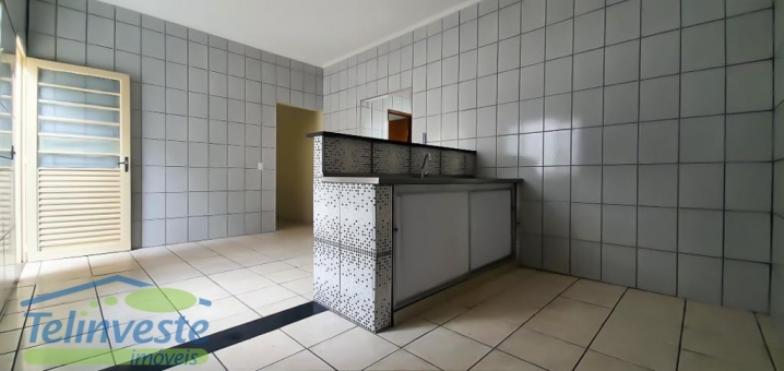 Casa com c&ocirc;modo comercial - Nossa Senhora Aparecida