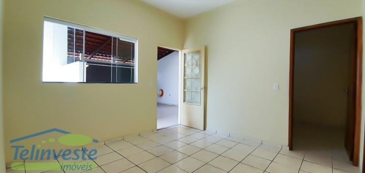Casa com c&ocirc;modo comercial - Nossa Senhora Aparecida